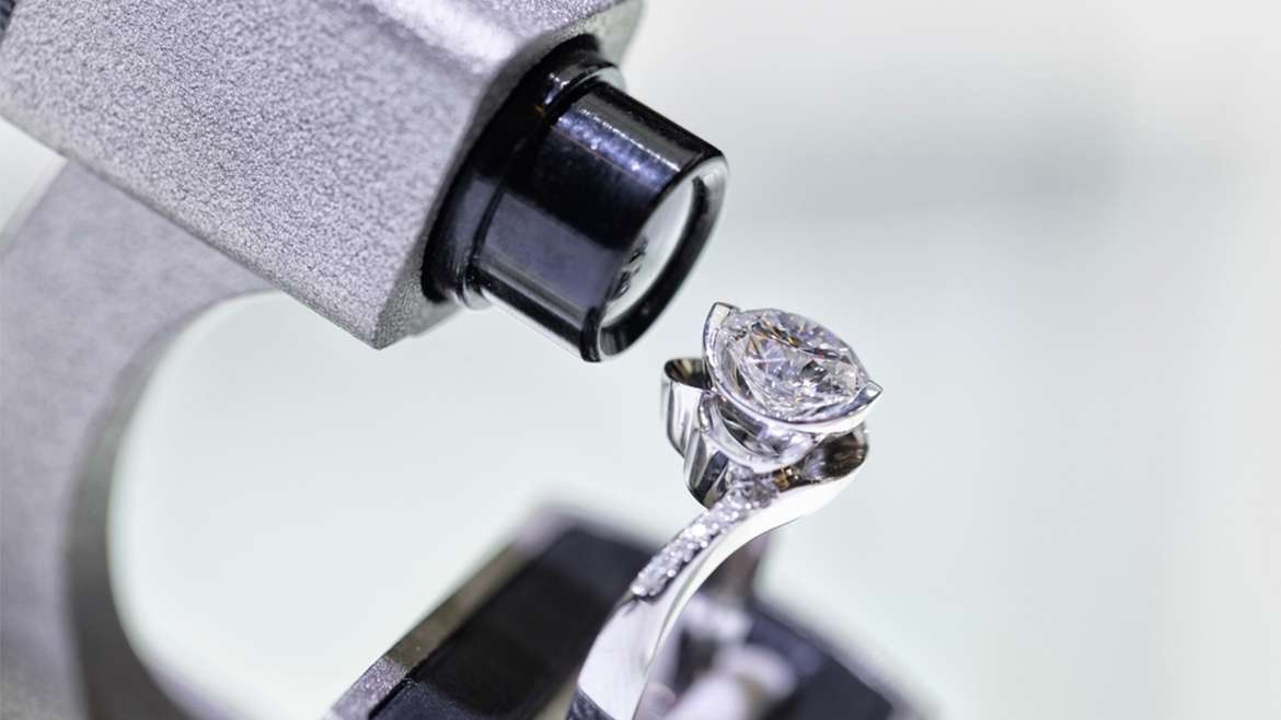 LAB GROWN DIAMOND เป็นเพชรของจริงหรือไม่
