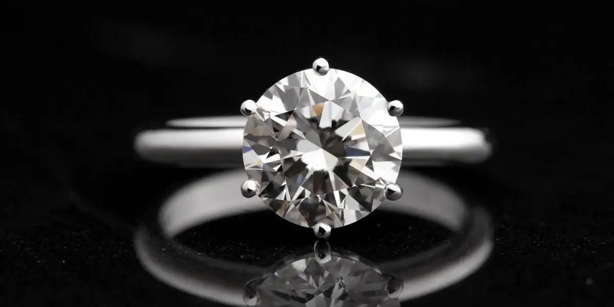 แหวนหมั้นเพชรแล็บที่สวยงาม